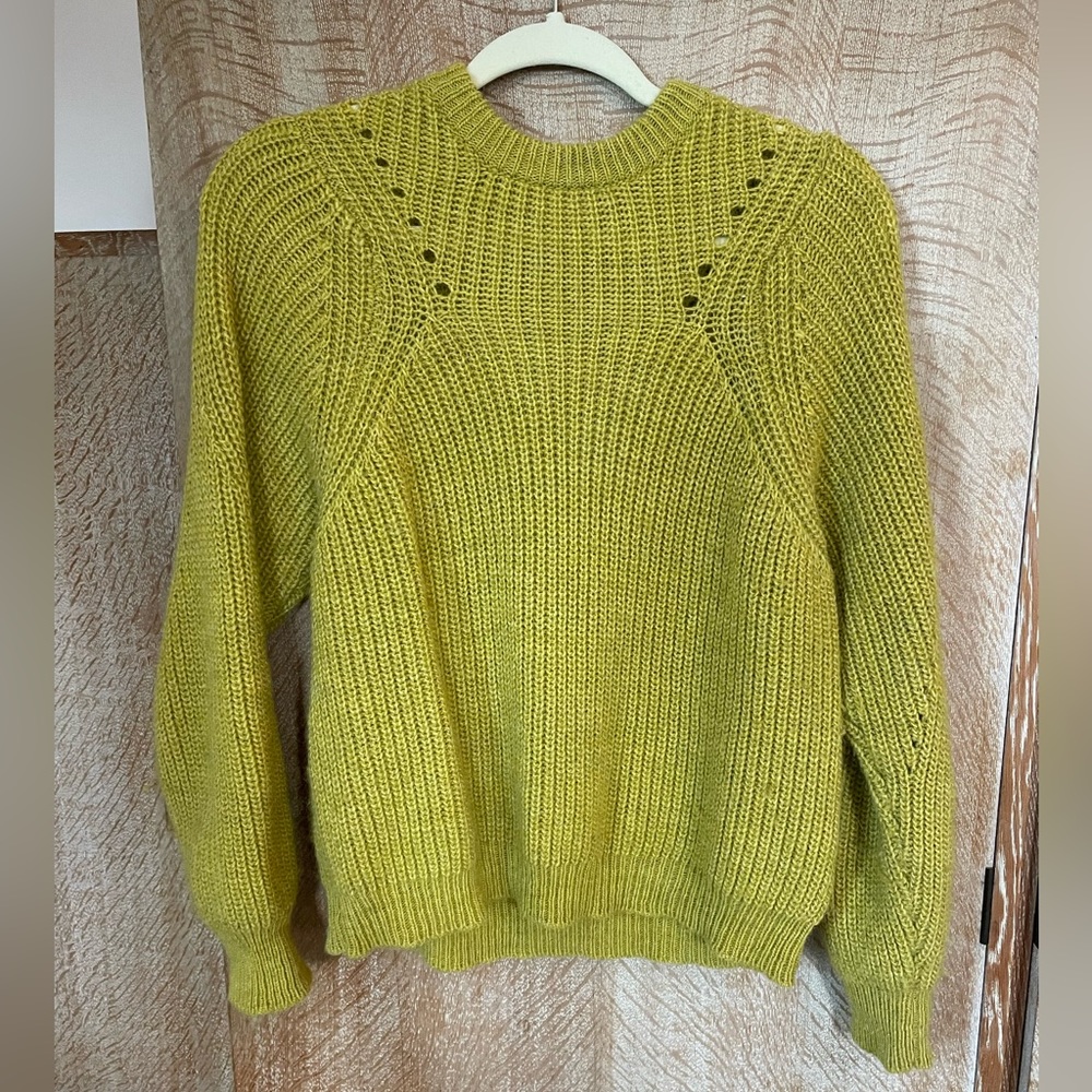 Minimum wool sweater